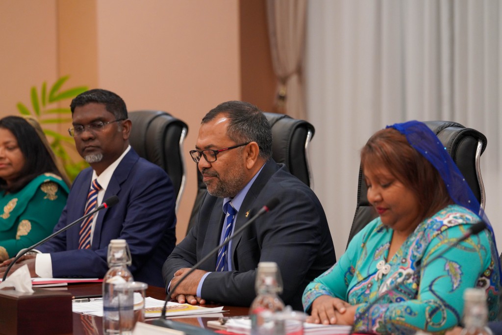 India aa eku minivan viyafaaree ge ehbasvumeh hedhumah hushahalhaifi