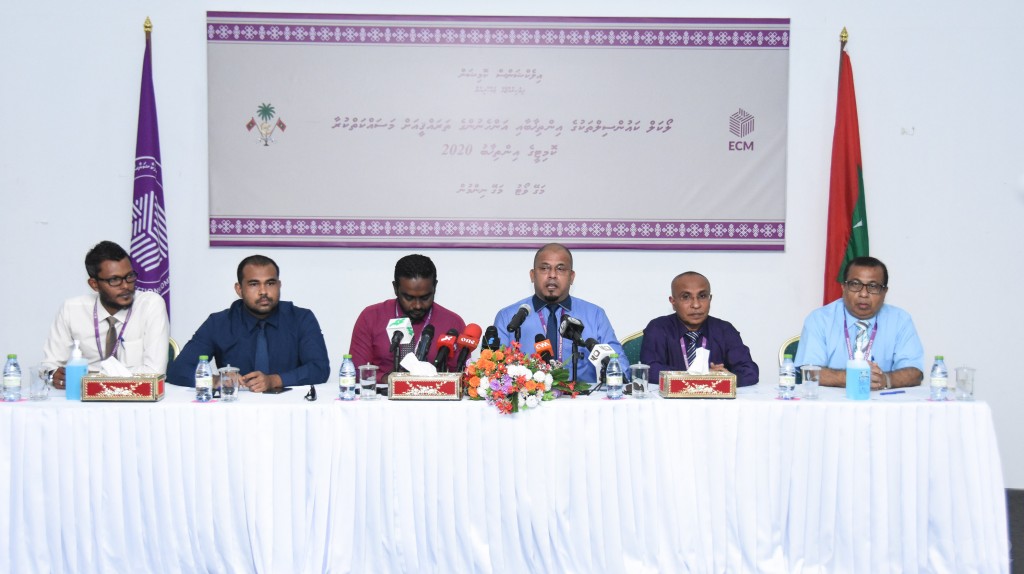 Democracy dhemehettumah, e nizaamuge asaasthakah ihuthiraamkuraa bayaku ufadhdhanjehey: Election Commission