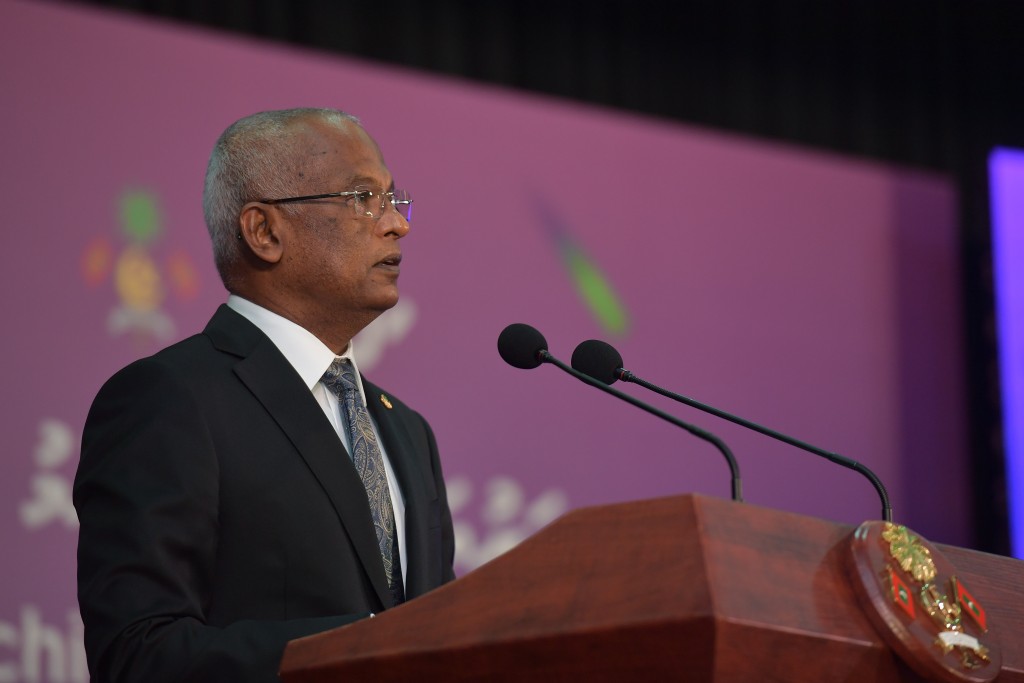 Vazeefaa ge fahathun dhuvumuge badhalugai visnanvee eejaadhee visnunthah tharahggee kuran: Raees