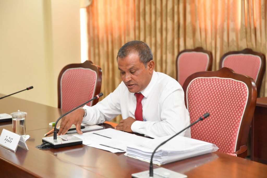 Committee ah haaziruvaan adhi ehffaharu furusathudhinumahffahu Raahjje TV aai Sangu TV ah fiyavalhu alhan ninmaifi
