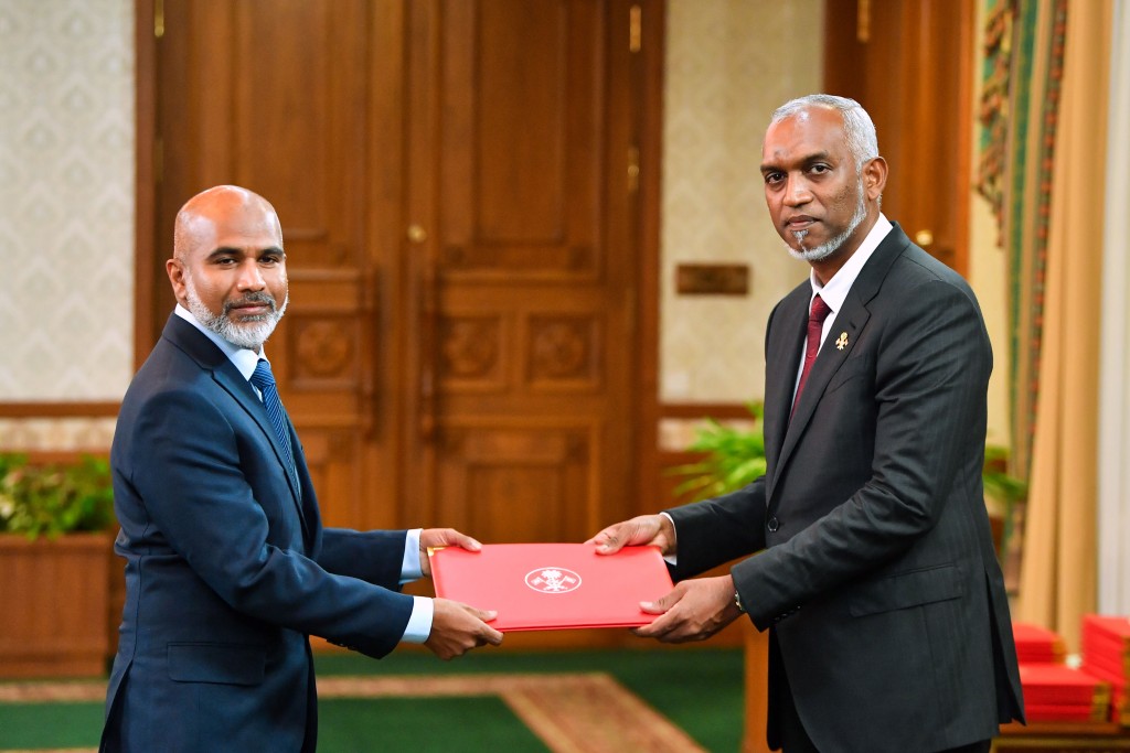 Dhiraasee aharu January ah badhalukuran nimmumaa gulhigen minister Shafeeu Majilis ah haaziru kuranee