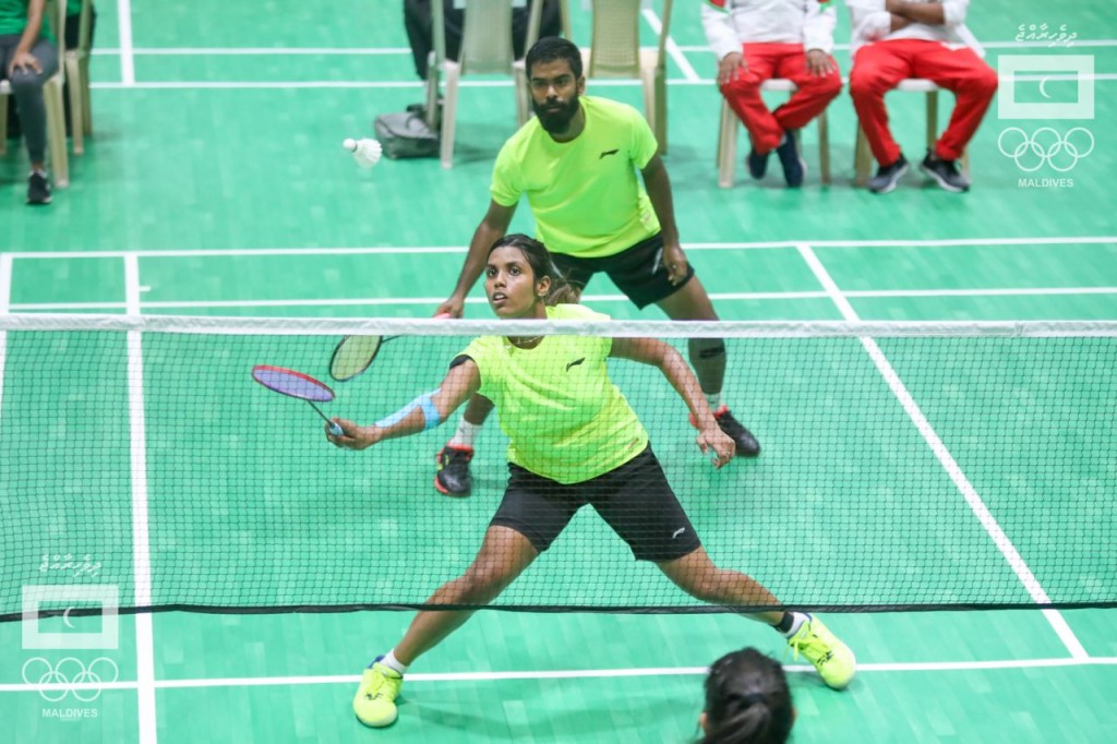 Registry vefaivaa members ah Ekuveni Badminton Court beynunkurumuge furusathu hulhuvaalaifi
