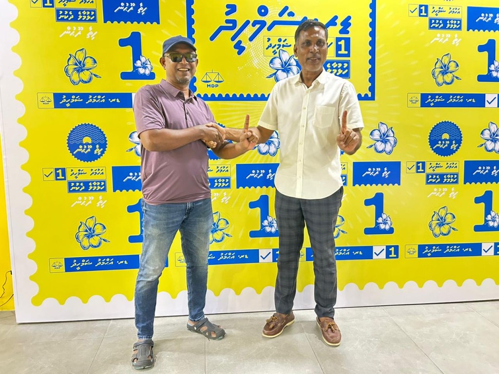 Democrats ge Hulhumale dhekunu dhaairaage Raees, MDP ge candidate Shamheedh ah thaaeedhu kuran ninmaifi