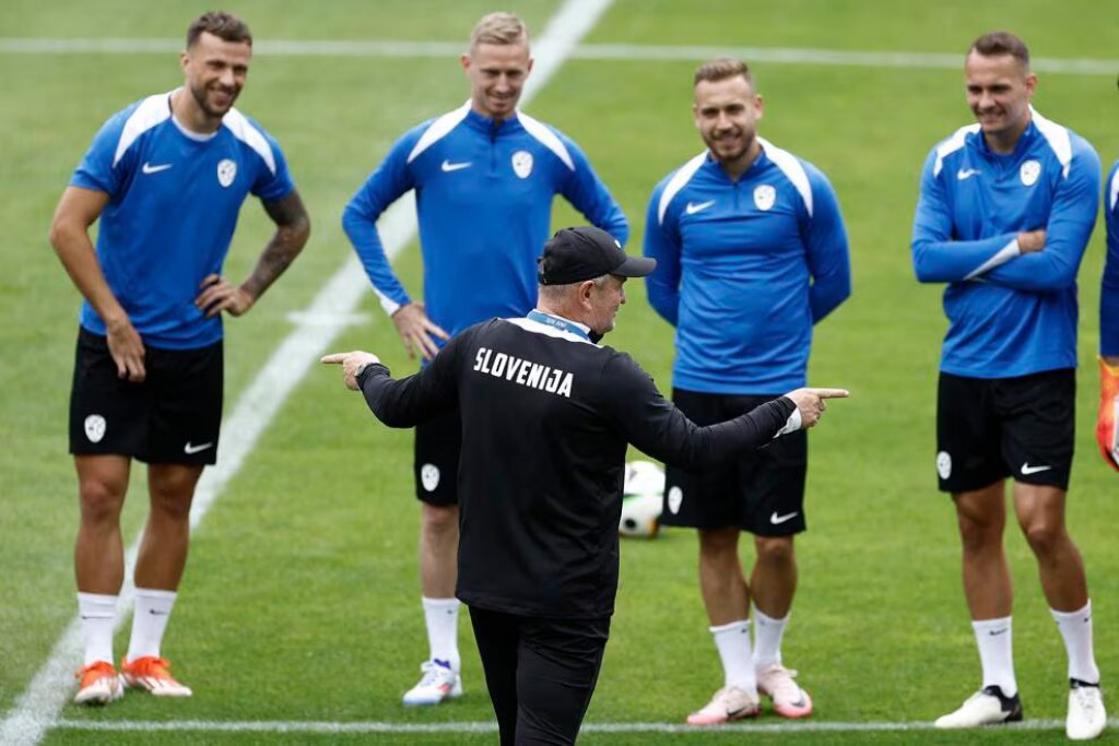 Slovenia 24 aharahfahu EURO ah: Coach bunanee ''under dog'' ge gothugai molhuveveyne kamah!