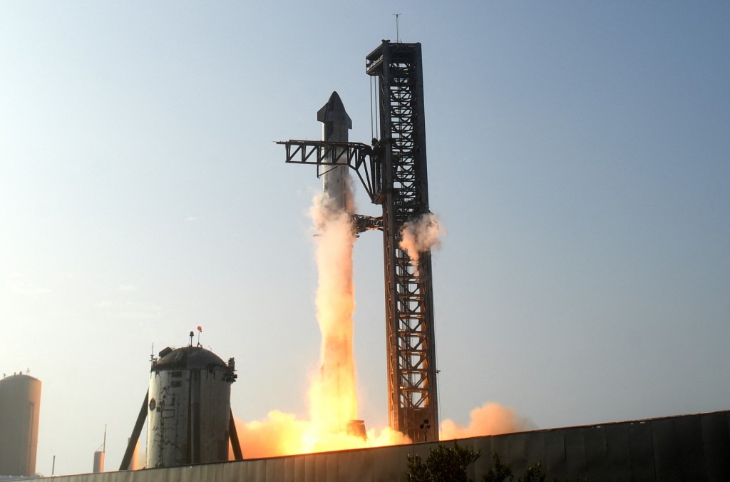 SpaceX ge varugadha ''StarShip'' javvah fonuvaalan thayyaaru vaanee