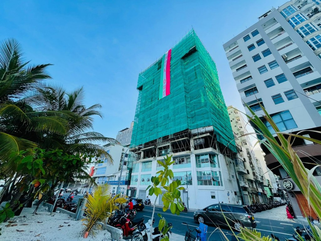 Yameen ge kolhuge beyrugai ''India Out'' jahaafaivaa bodu banner eh harukohfi