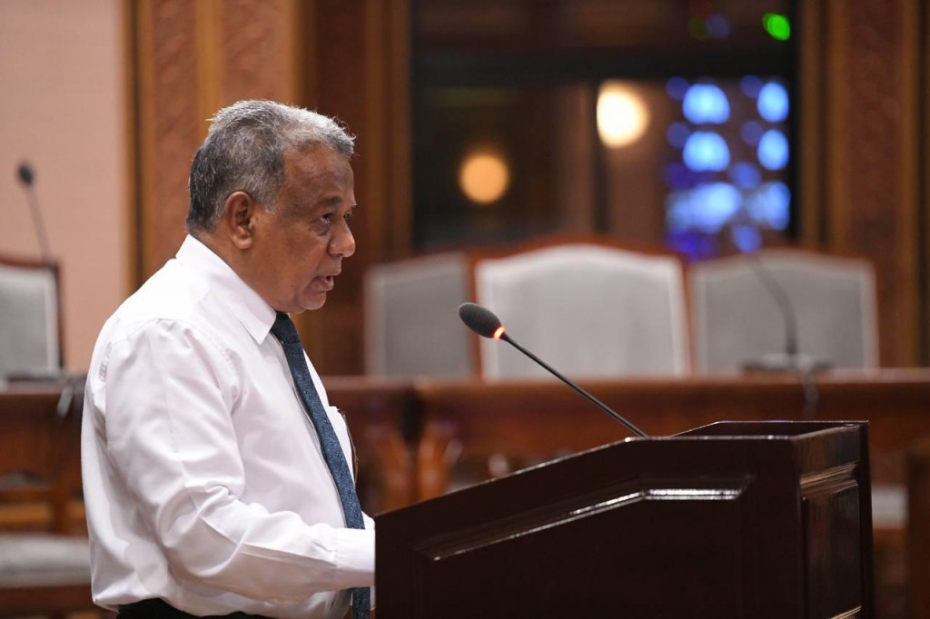 Harukashi fikuru ithuruvanee dheenah furahssaarakuraa meehunah sarukaarun fiyavalhu naalhaathee: idhikolhu