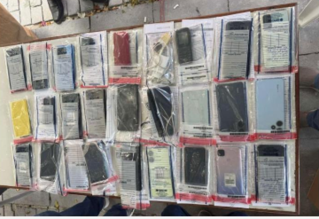 Maafushi jaluge bodu raid eh, 29 phone athulaigenfi