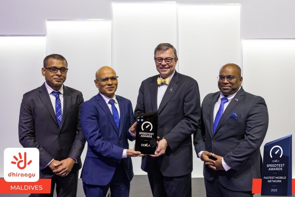 Raajjeyge enme haluvi mobile network ge award anehkaaves Dhiraagu ah