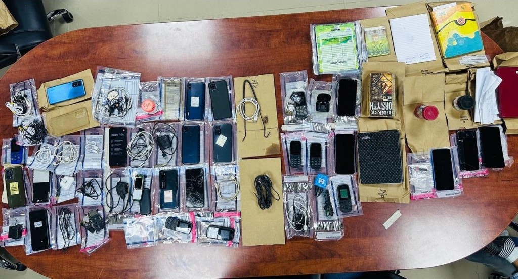 500,000 rufiyaa ge scam ehge massalaigai Maafushi jalu balai faaskoh, 22 phone athulaiganefi