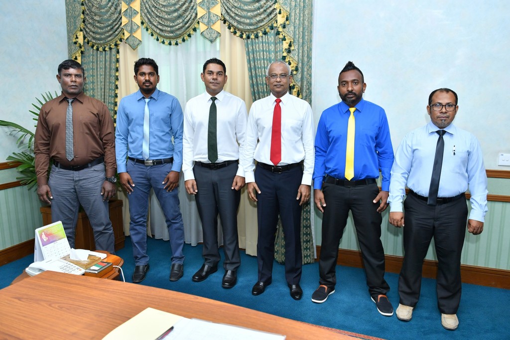 President Solih meets the Members of Kan'doodhoo Island Council