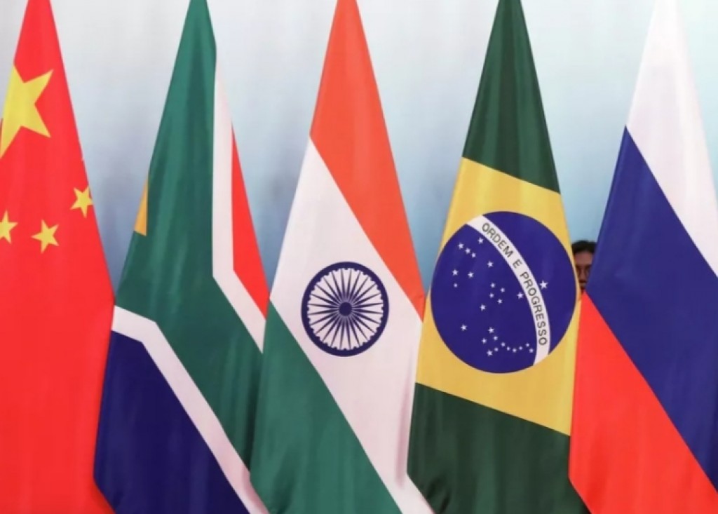 BRICS ge aa faisaa'akee America ge igthisaadhee alhuvethikan koshailaane kathurekeve.