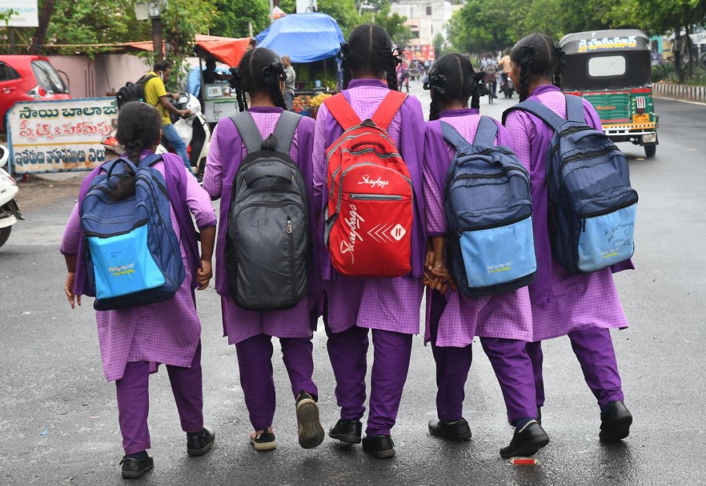 Lanka ge kiyavaakudhinge dhabas lui kurumuge masakkai Education Ministry in fashaifi