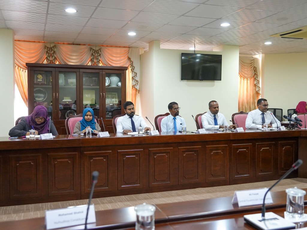 Dheyvaanyeh nethigen hadhdhuge hukum vanee thanfeezu nukurevi: Shameem