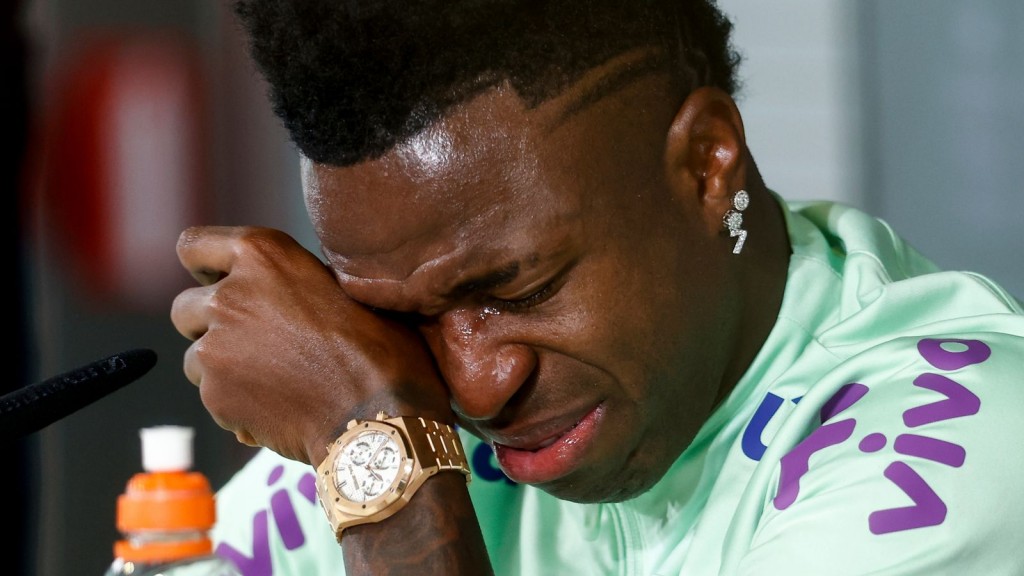Vinicius karuna aaeku: Nasleegothun dhimaakuriyas Spain dhuleh nukuraanan