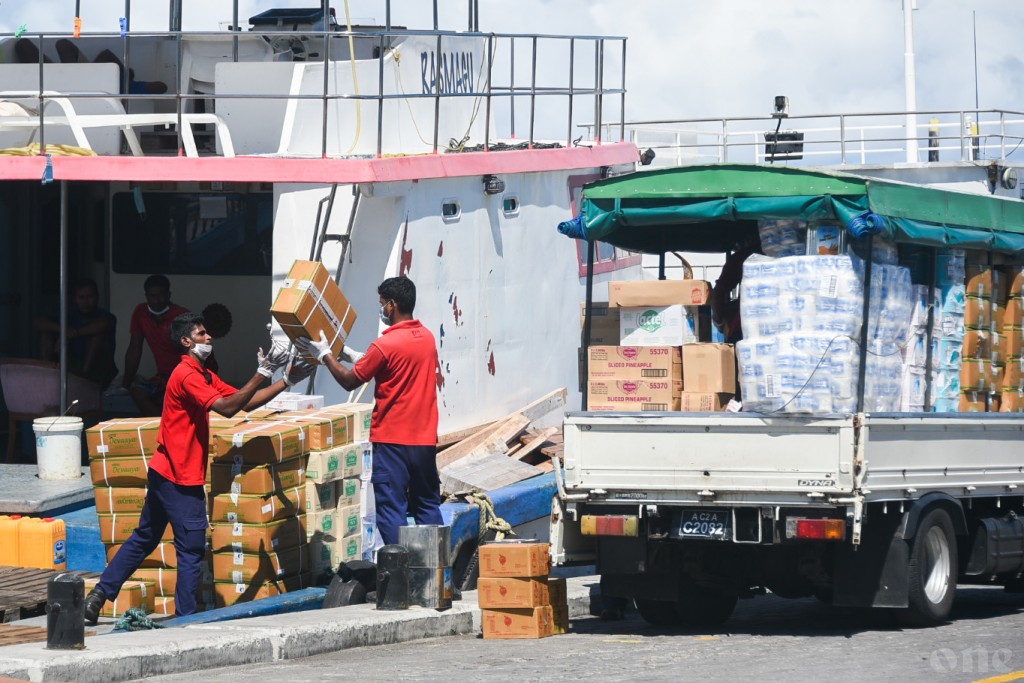 T-jetty ah kairi kuraa ferry thakun anekkaa ves 10 rufiyaa nagan fashanee