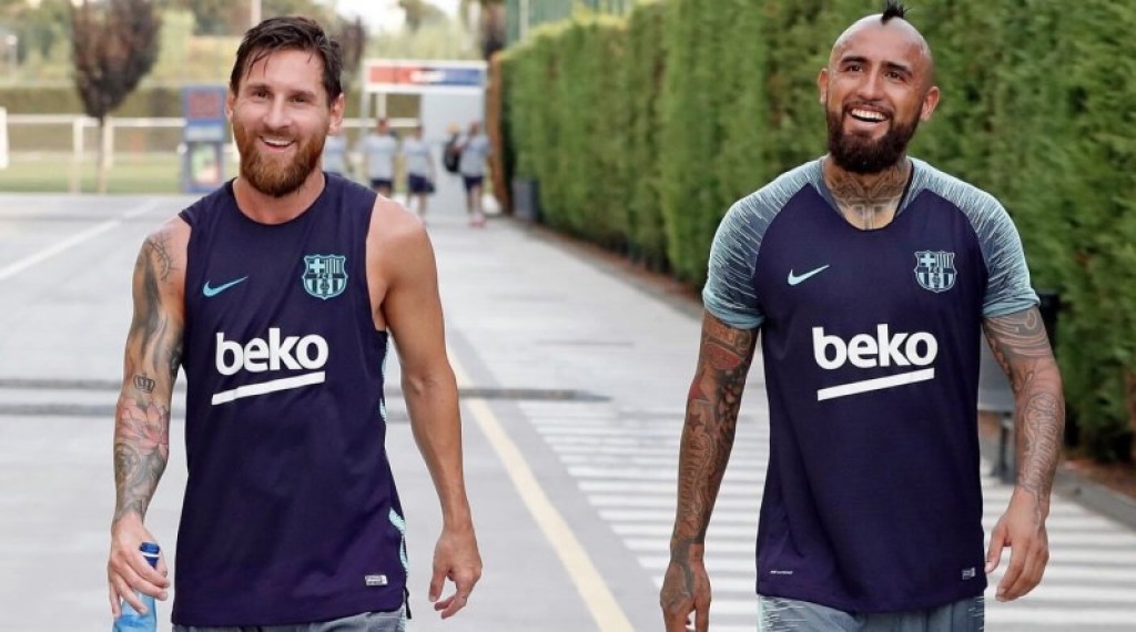 Messi ge vadhaaee message ah Vidal ge thafaathu jawaabeh