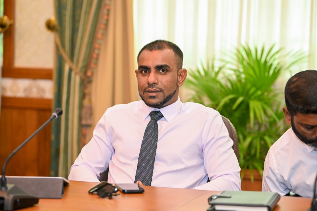 Bahppa ahttakai Faisalge udhaasthah: Yameenge guiroanugai dhen nujeheyne, khazaanaa ah aiybaanan furusatheh nudheynan