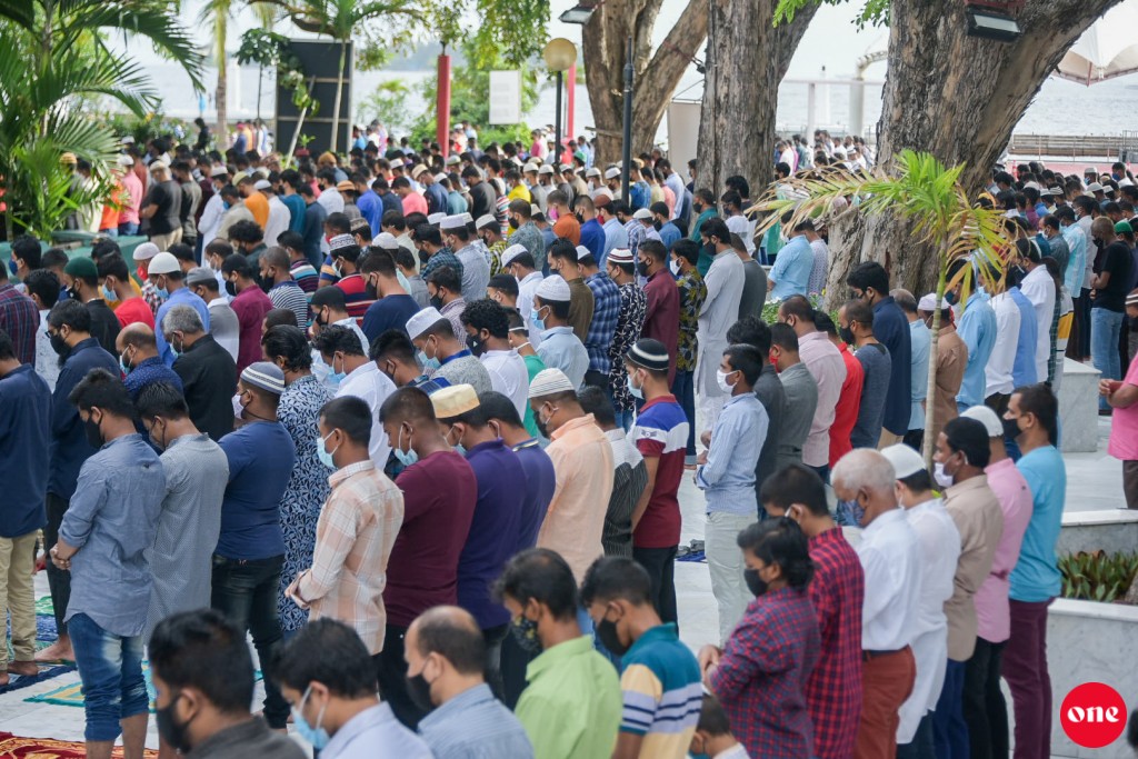 Male' ge miskiythakugai gaidhurukamaa eku jamaa athugai tharaavees namaadhu kuraane