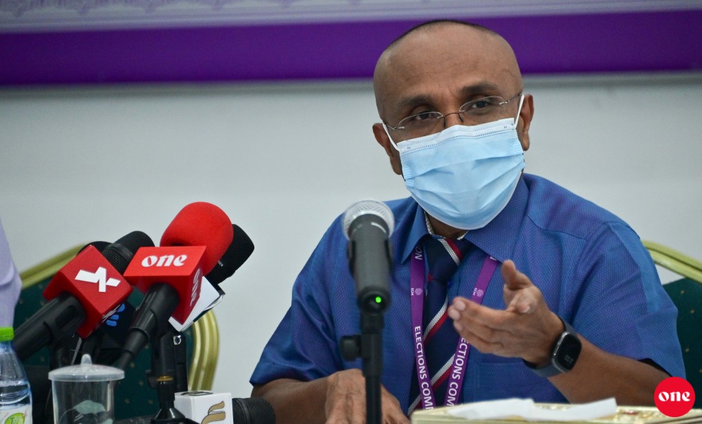 Coucil inthihaabu gai vaadhakuraa civil servantun maadhamaa in feshigen vazeefaa in suspend vaane: Habeeb