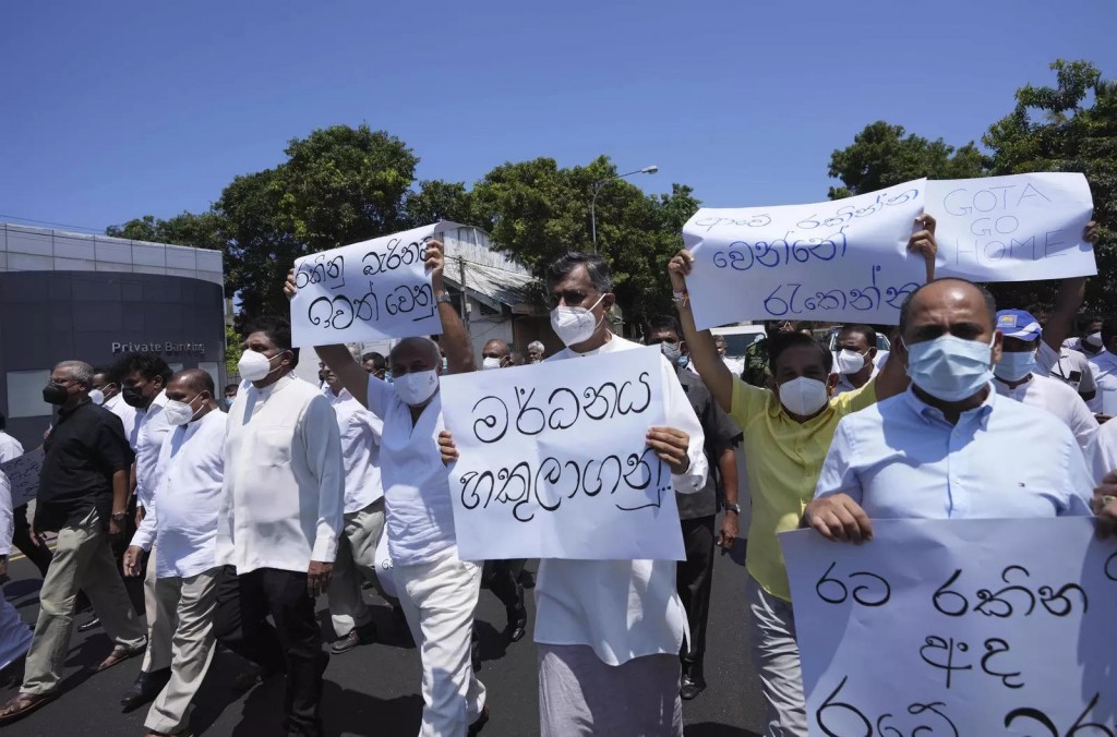 Sri Lanka protesters defy curfew after social media shutdown