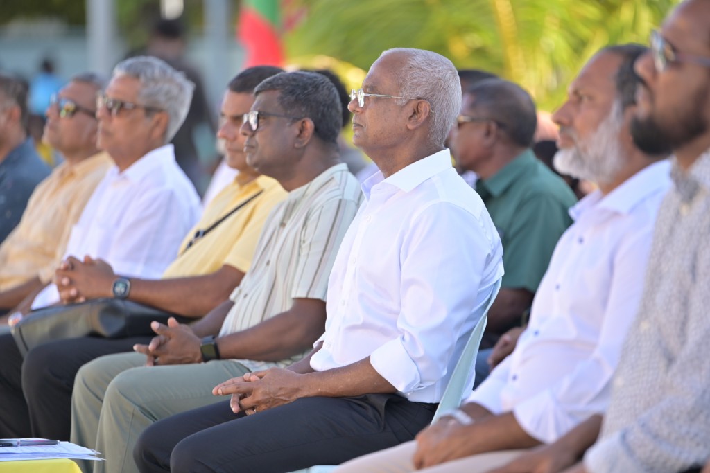 Zamaanee democracy ge sifathah miadhu fennan fashaifi: Raees