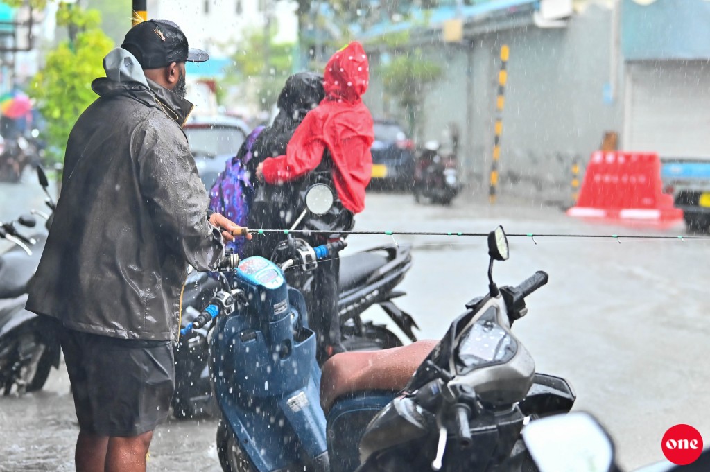 Moosun goas! R. atholhun feshihgen Th. atholhah Reendhoo samaalu!