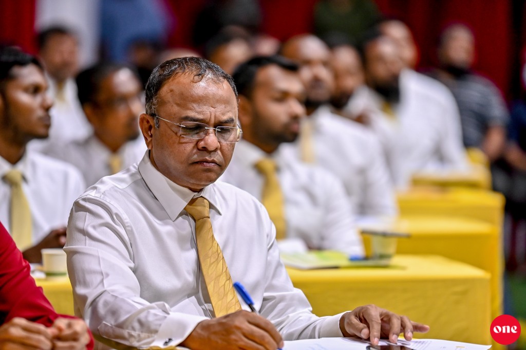 Inthi akee meehun govaigen ulhumuge hunaru huri beyfulheh noon, Fayyaz akee gaabilu hinguntherieh: An'dhun Hussain