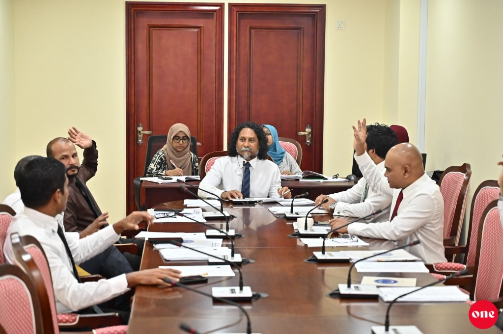 Budget bahusgai komme menber akah 15 minute, vazeerah 45 minutes dheyn committeen faaskoffi