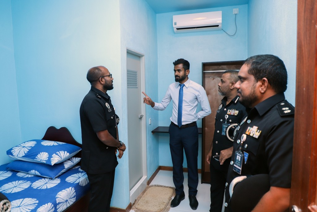 Miadhu landudhandi akah vaan jeheynee jalugai thibey meehun gadharuveri kamaa eku enburi mujuthama ah rujooua kurun: Mohamed fulhu