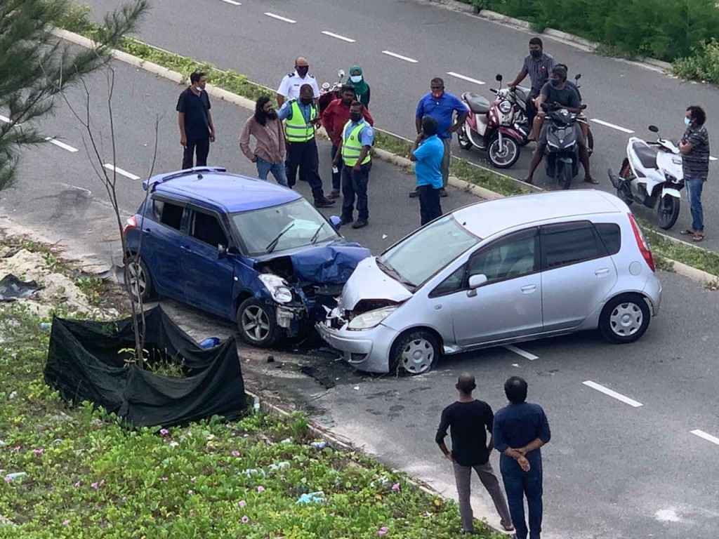 License neiy meehaku dhuhvvi car eh holhidha'ndhiehgai jehi bodethi gehllunthakeh