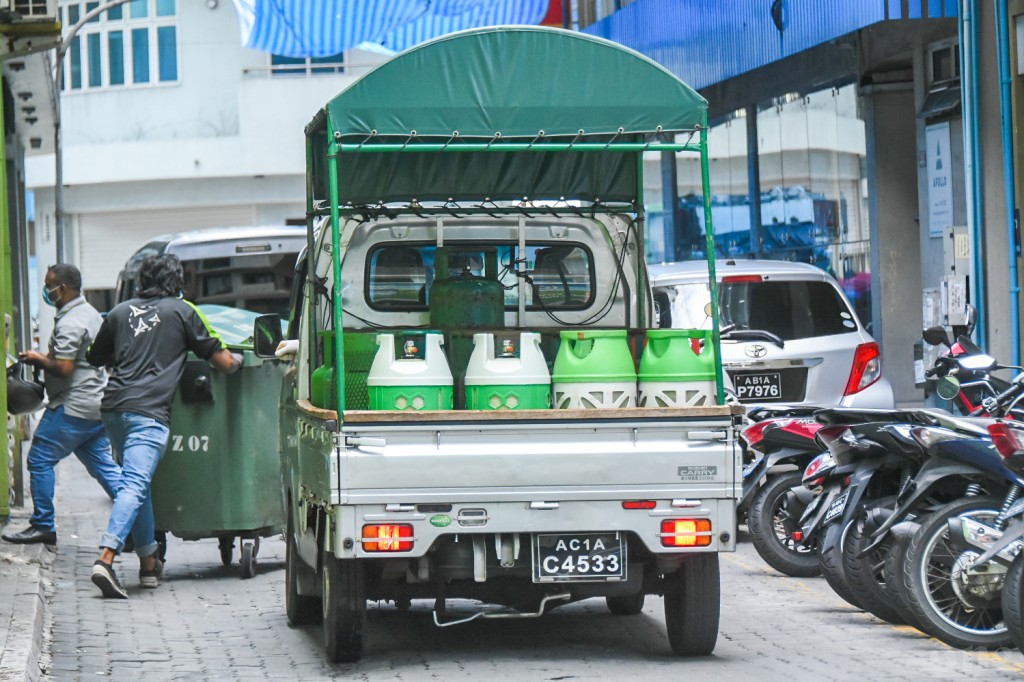 School thah hulhuvumaa gulhigen, mudhaa ufuley gadi thakah badhalu genesfi