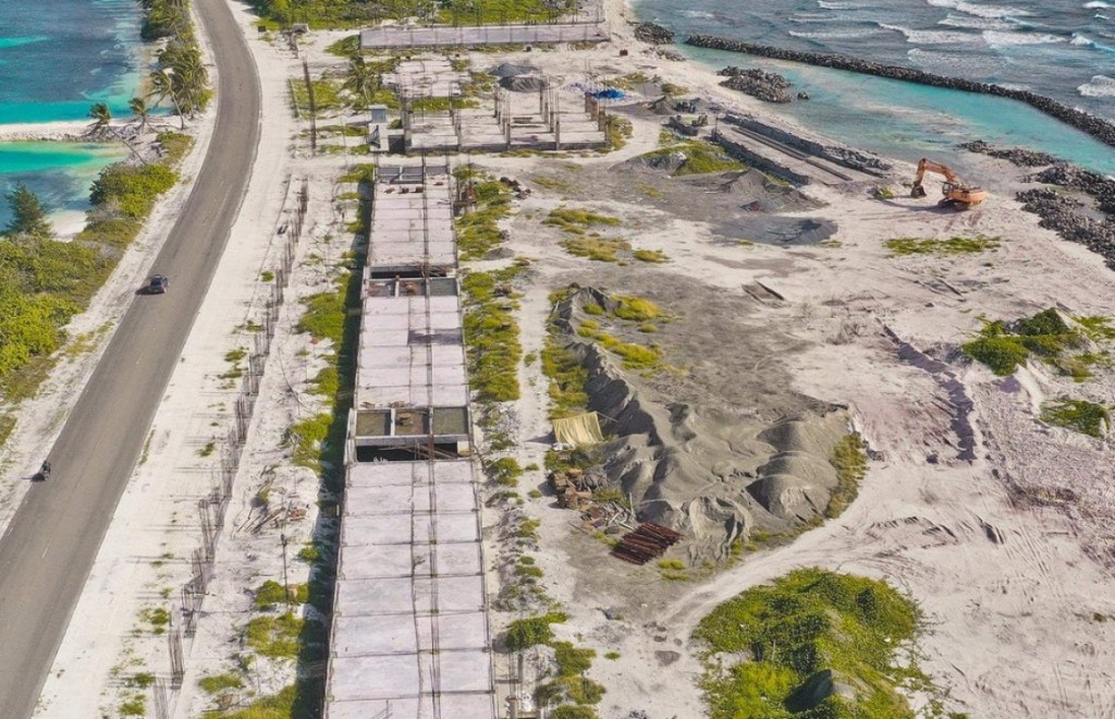 Addu police academy ge masahkathah ai ithuru meehaku Covid ah positive ve, jumla adhadhu 54 ah