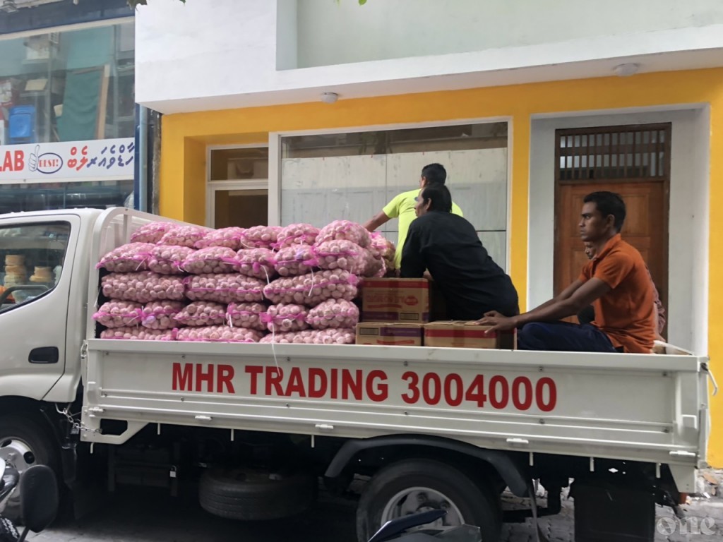 Transport authorized cargo transport at all hours during school holidays