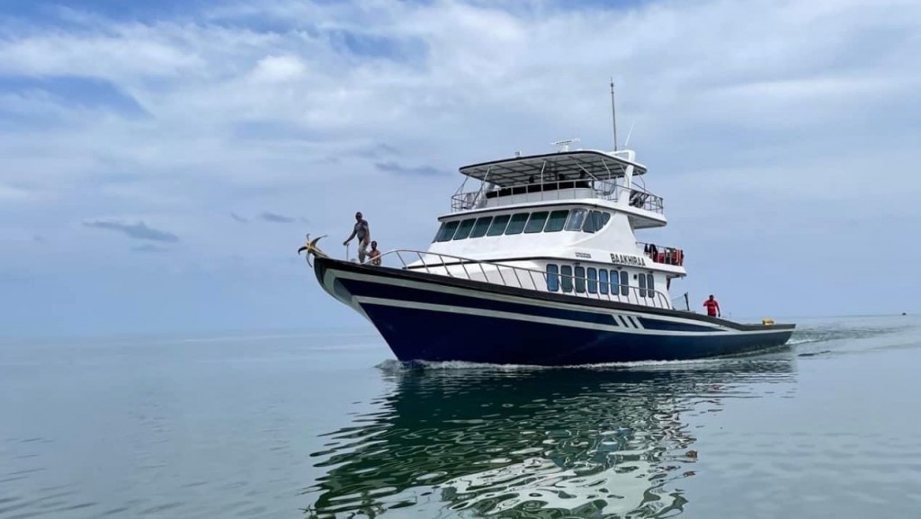 Baahiraa dhoanyah record eh, eh dhuvahun million eh haa rufiyaa!