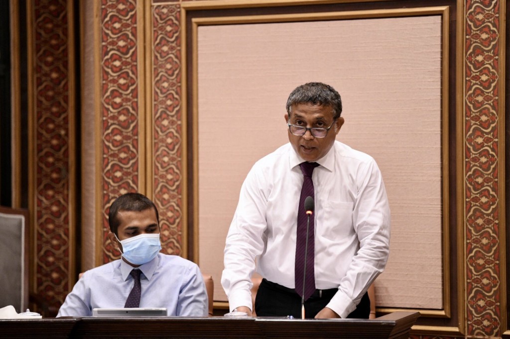 Gulhifalhun Male rayyithunnah 1200 bin dhookuran vanee hamajehifa: Aslam