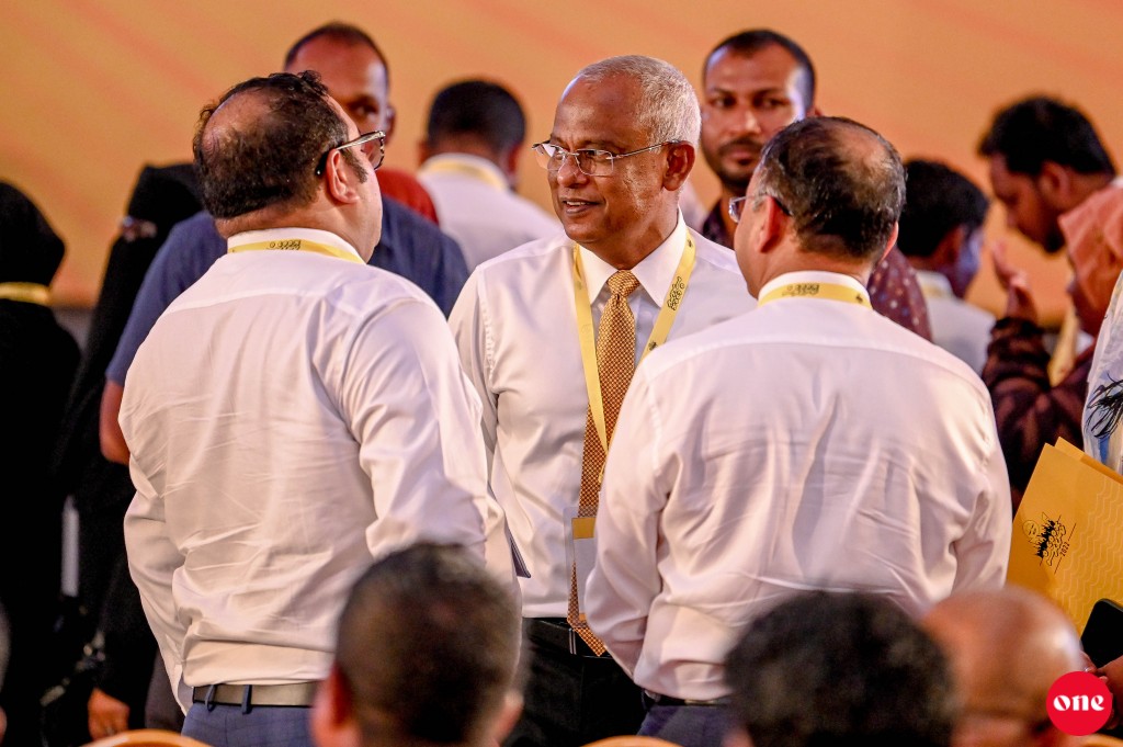 Siyaasee maahaulu oiy gothun MDP ah inthihaabu kaamiyaabu kurumuge furusathu othee alhugandaa eku: Raees