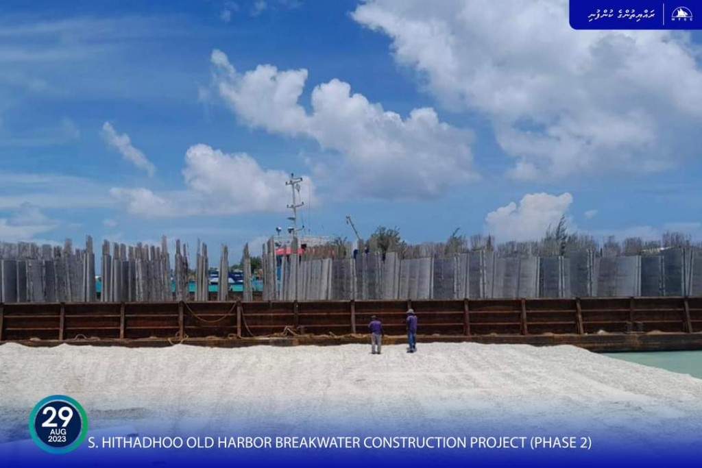 Rasdhoo bandharuge ehgamu thohtah beynunvaa concrete galuge furathama shipment site ah gengosfi