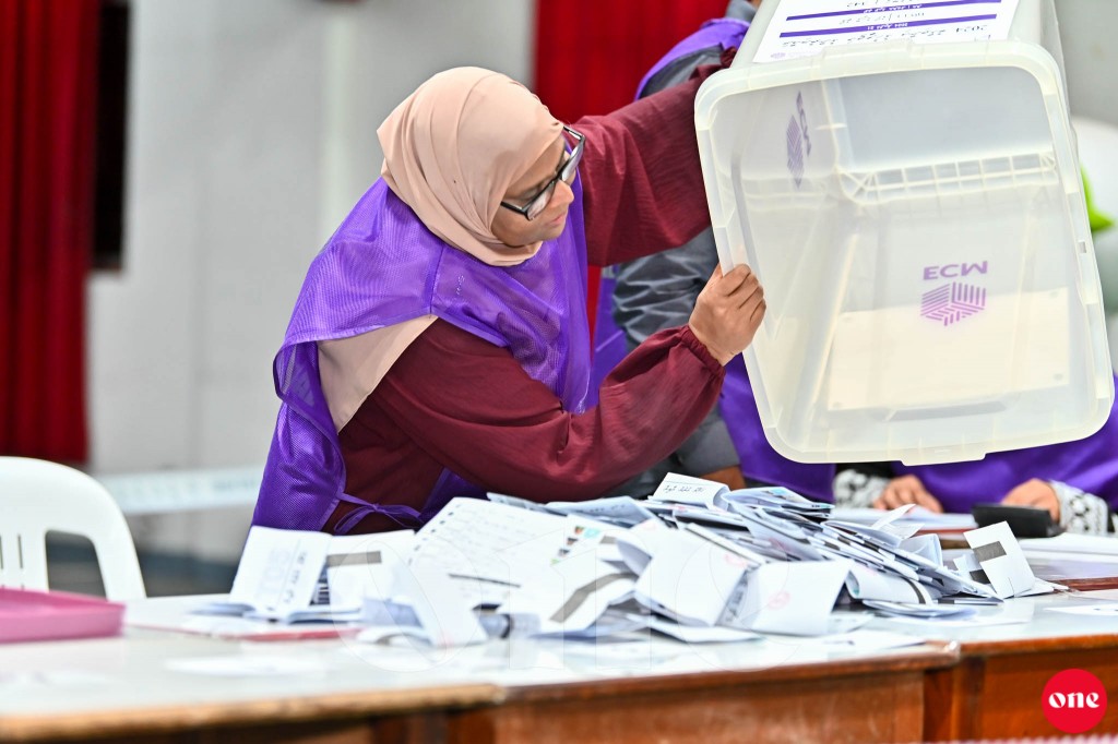 2 inthihaabu ehkollumuge vote ah re-registration ah maadhama hulhuvaalanee