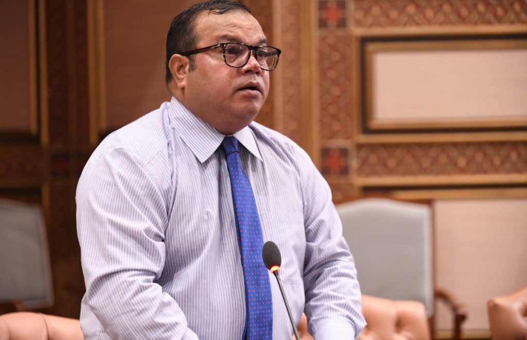 Hassan Latheef ge garaaraa dhekolhah MDP ge red whip: Aslam vidhaalhuvee garaarugai vanee dhogu thuhumathu kamah