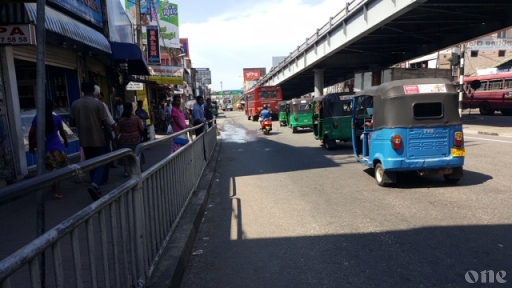 Sri Lanka lifts curfew