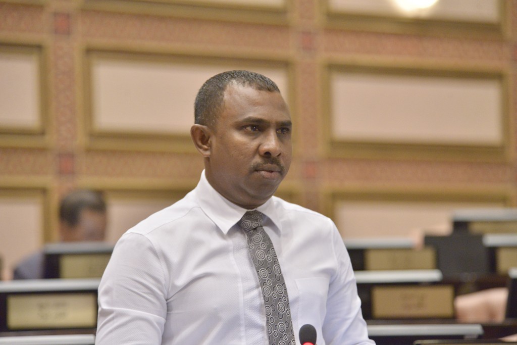 Current bill boduvumun ves Azim dhekkevee midhiya sarukaaruge loan ge vaahaka!