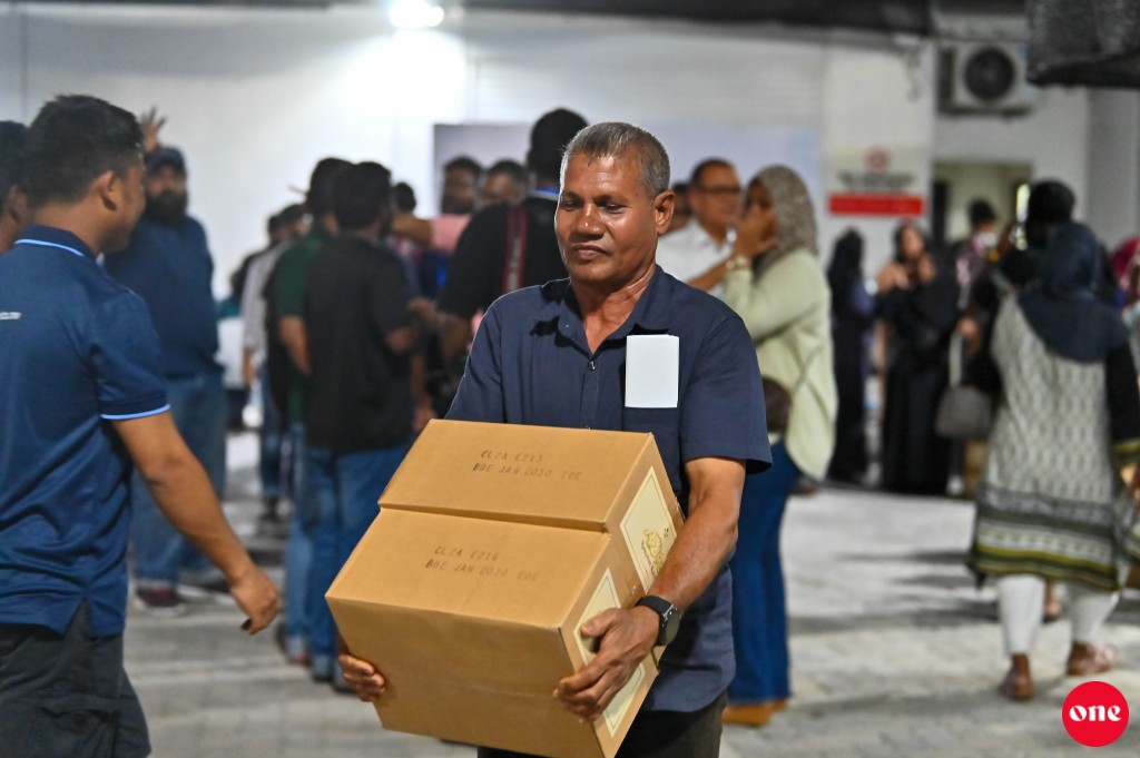 Male' gai roadha hadhiyaa masdhalhu bahan anna honihiru dhuvahu fashanee 