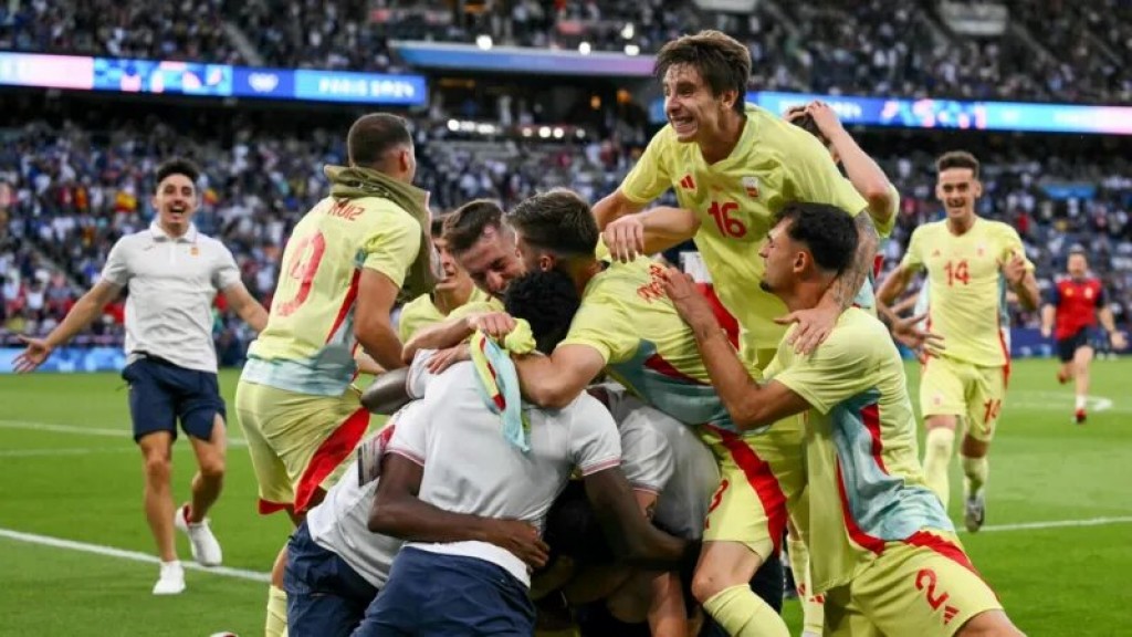 Foarigadha match akaaeku, Spain in 32 aharahfahu rann medal hoadhaifi