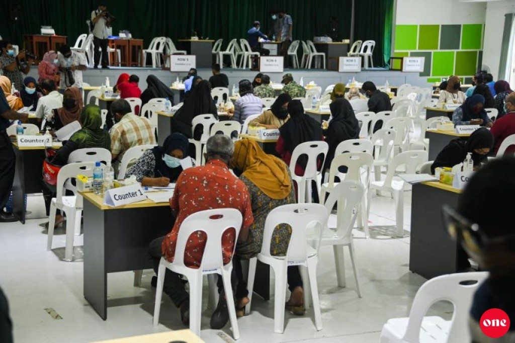 Hiyaa Flat winners start signing agreements, over 100 people will sign today