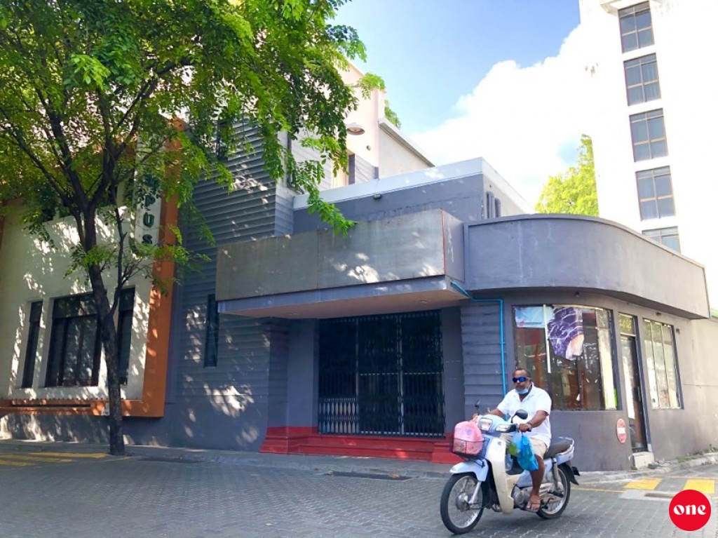 Olympus zamaanee fenvarah tharahggee koh music practice room thakaa eku hunaruverinnah aa dhoruthakeh hulhuvaalanee