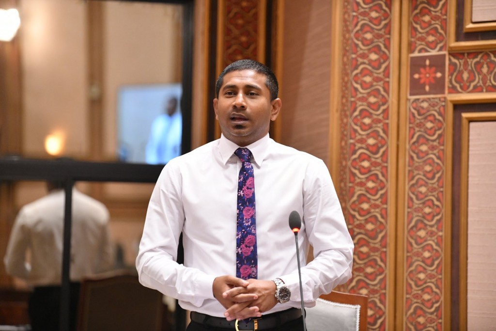 Yogaa hamanujehun: E harakaathugai Diplomate in baiverikuri massalaigai Mahuloof aa suvaalu kuranee