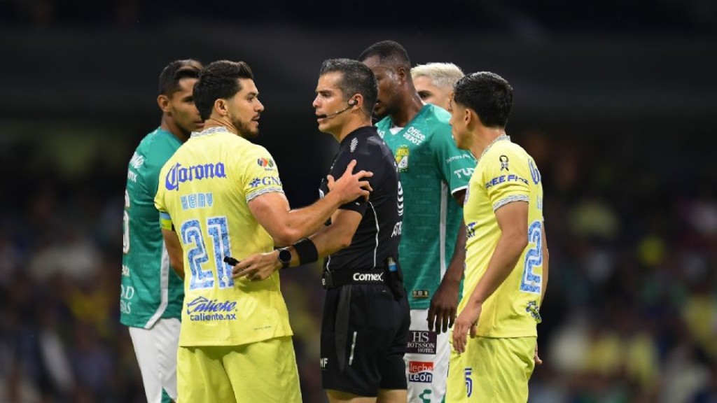 Kulhuntheriehge kurimathi faraathugai kakulun jehi referee ah 12 match ge suspension eh