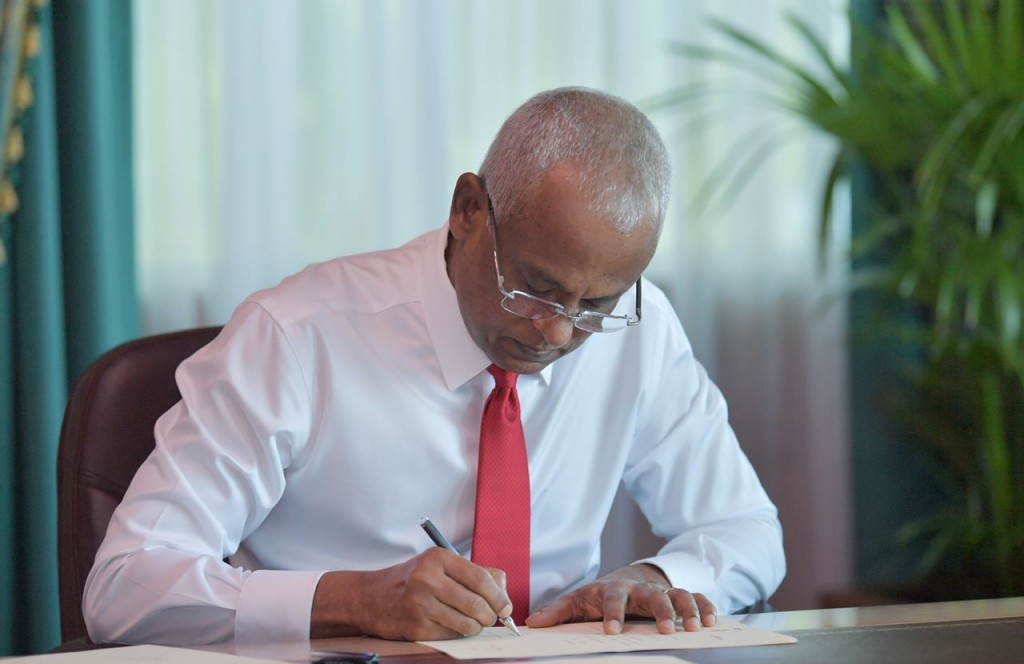 Tax negumun isthisnaa kurumuge ihuthiyaaru Raees ah libidhey bill thasdheegu kurahvvaifi