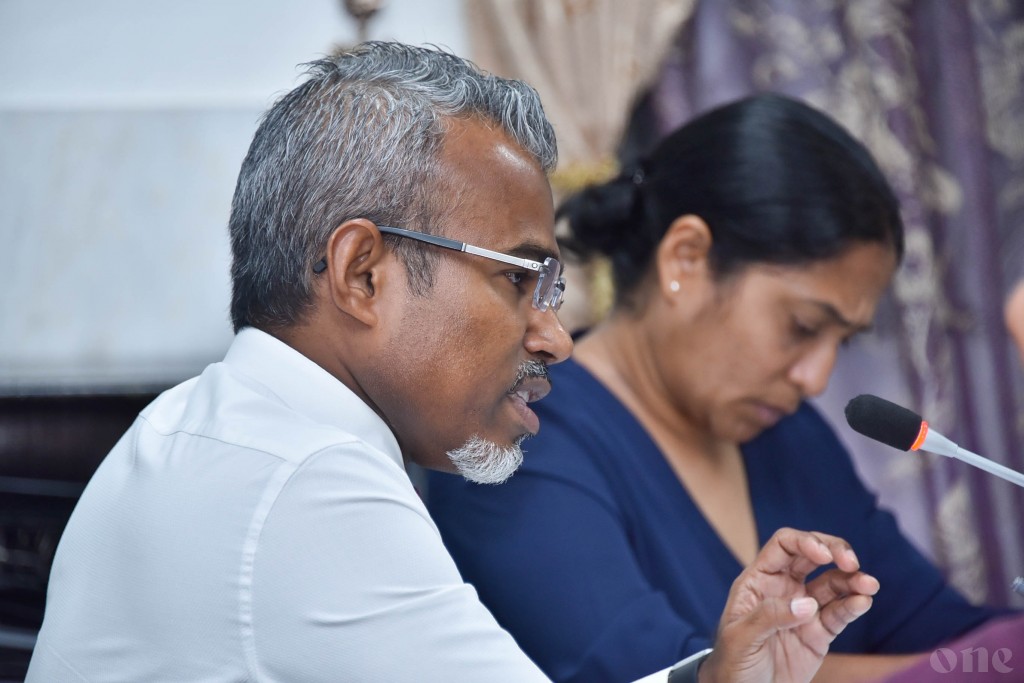 Shah ah kuri hukumakee anhenunnah kuraa aniyaa aa dhekolhah elhunu muhinmu fiyavalheh: AG